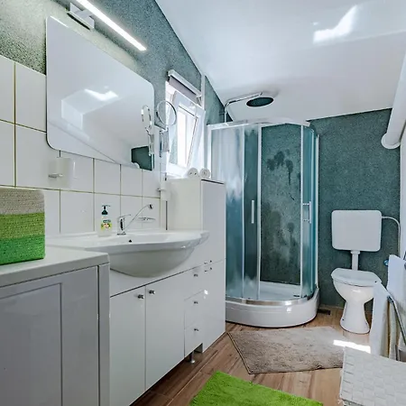 2 Bedroom Cozy In *