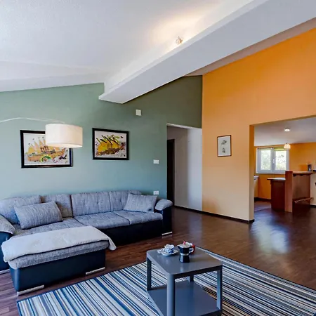 2 Bedroom Cozy In * Vela Luka