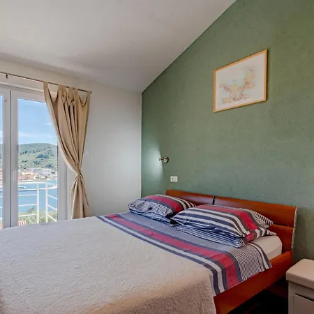 2 Bedroom Awesome In Vela Luka